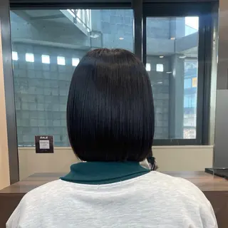 ショート CONAN｜レイヤー ボブ／ハイトーンのヘアスタイル