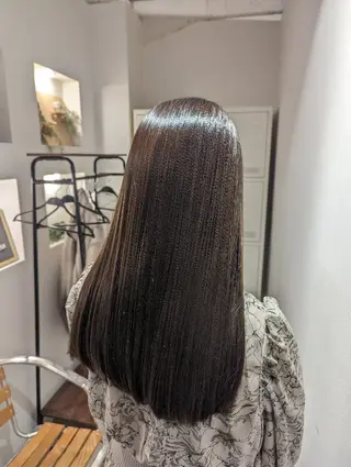 ロング ⭕鏡のような劇艶/ 賀川サトシ⭕️のヘアスタイル