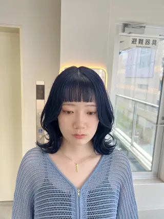 ミディアム maya レイヤーカットのヘアスタイル