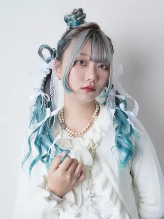 ヘアアレンジ 推し活専用 【派手髪】飯野ゆかりのヘアスタイル