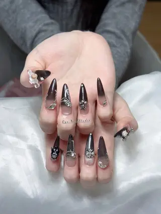 ネイル Ryu Nail Studio所属・Ryu Nail 新大久保のネイルデザイン