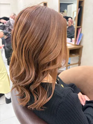 ミディアム カラー 外人風ハイライト/ 艶カラーのヘアスタイル