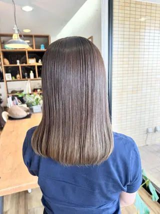 セミロング カラー ツキダテ ユイのヘアスタイル
