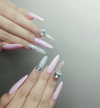 ネイル ビルドアップ ビューティー　リリのネイルデザイン