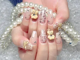 ネイル 🦋 Queenieのネイルデザイン