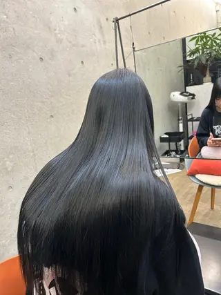 ロング まとまるレイヤー カット/透明感カラーのヘアスタイル