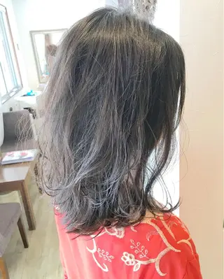 ミディアム カラー grand juteのヘアスタイル