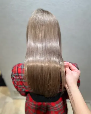 ロング 𝐲𝐮𝐮𝐦𝐢 エクステ/ 艶カラーのヘアスタイル