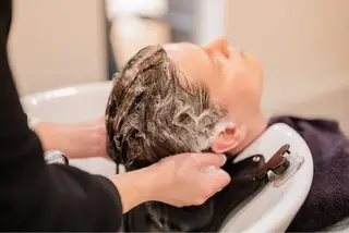 HAIR BASE ZAWAWA所属・レイヤー/ブリーチ｜ 特殊パーマ/赤澤のヘアスタイル