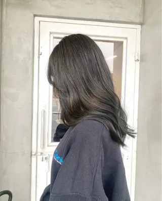 ロング カラー Rune清水所属・Rune シュトウダイチのヘアスタイル