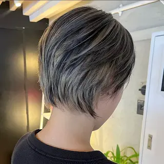 ショート カラー ボブハイトーン🦖 デザインMAMIのヘアスタイル