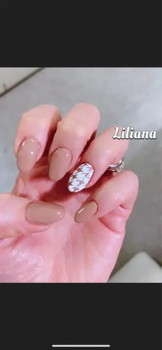 ネイル 艶々の美爪を〜 【リリアーナ】のネイルデザイン