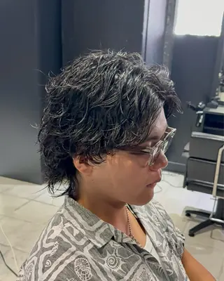 ミディアム パーマ メンズ 【フェザーパーマ】 【縮毛矯正】鶴田文のヘアスタイル