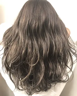 ロング カラー 岡田 拓也のヘアスタイル