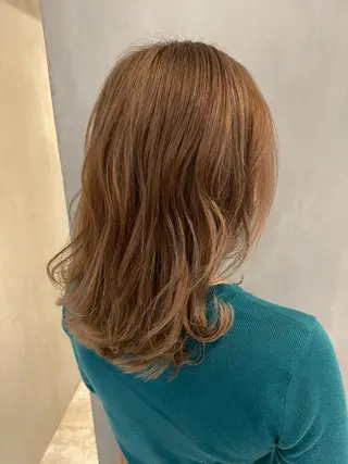 ミディアム RAF   TOKYO所属・複雑履歴に対応ブリー チ無しダブルカラーのヘアスタイル