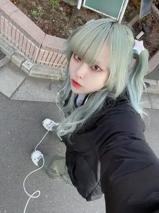 ロング カラー ホワイト&レイヤーカ ットエクステ長畠俊輔のヘアスタイル