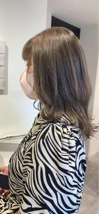 カラー 大友 麻衣のヘアスタイル