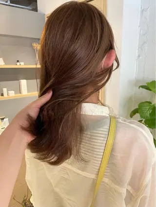 セミロング カラー 🩰オリーブ/ ベージュ松本咲花🩰のヘアスタイル