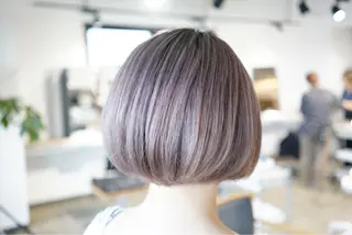 カラー ハイトーン/レイヤー /ケアブリーチ石川治のヘアスタイル