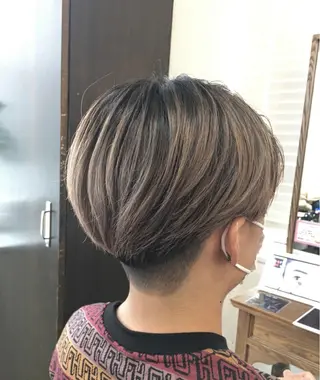 ショート カラー ヘアアレンジ 🧶ブリーチカラー TERU🧶のヘアスタイル
