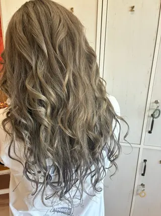 ロング カラー パーマ おおやま たくみのヘアスタイル