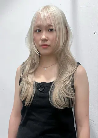 ロング カラー ツガミ リナのヘアスタイル