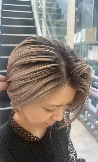 ショート カラー CHERIEブリーチ ダブルカラー　天神のヘアスタイル