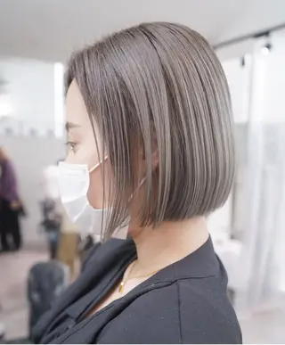 ショート カラー mao/天神ブリーチ ハイトーンカラーのヘアスタイル