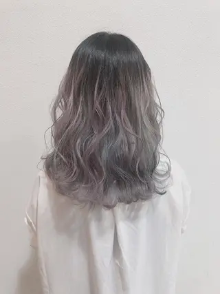セミロング カラー 西 めぐみのヘアスタイル