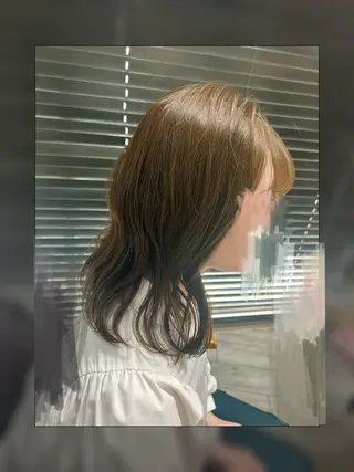 ミディアム 坂田 菜摘のヘアスタイル