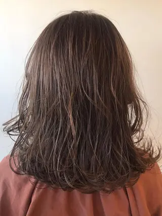 セミロング カラー milis 知崎春奈のヘアスタイル