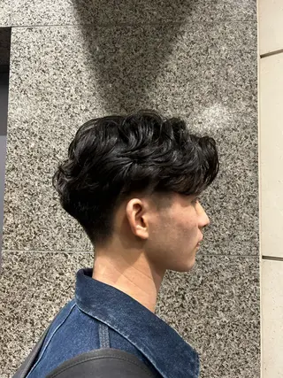 ショート パーマ メンズ ツヤ髪💫髪質改善 透明感カラー仁平創太のヘアスタイル