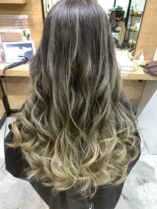 ロング カラー coupe ciseauxのヘアスタイル