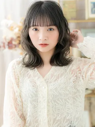 ミディアム 透明感カラー🫧胸元 彩那🩰ྀིのヘアスタイル