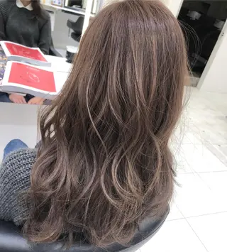 ロング カラー 岸 保奈美のヘアスタイル