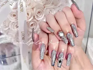 ネイル Nailsalon Vi+ももか🩷のネイルデザイン