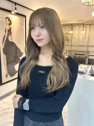 ロング カラー Via  京都烏丸所属・ブロンド/ハイトーン /レイヤー/りなのヘアスタイル