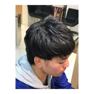 ショート パーマ メンズ 岡本 拓朗のヘアスタイル