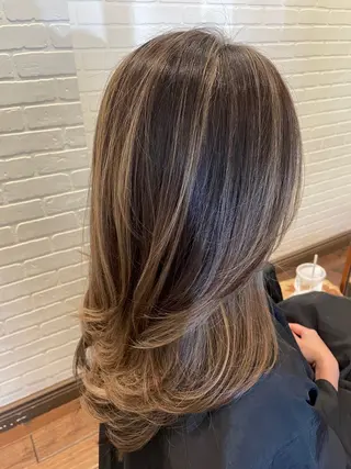 ロング AFLOAT SAYURIのヘアスタイル