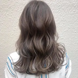 セミロング ブリーチなしカラー/ 顔周りレイヤーカットのヘアスタイル