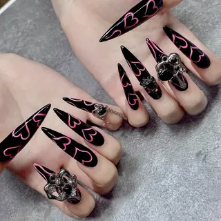 ネイル Vesper所属・ayaka ギャルネイル🎀のネイルデザイン