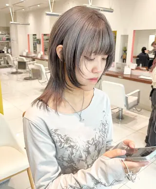 カラー HOLON池袋所属・ウルフカット ハッシュカット/七海のヘアスタイル