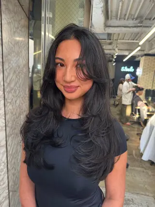 ロング カラー 🌟小顔レイヤー× 赤み消し透明感カラーのヘアスタイル