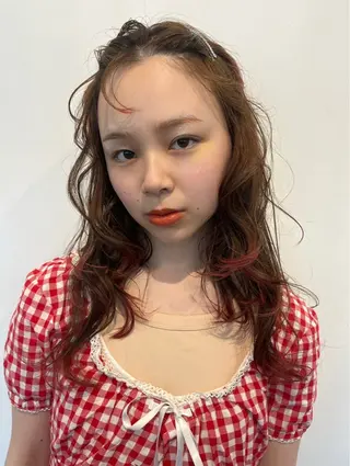 セミロング 室屋 鈴音のヘアスタイル