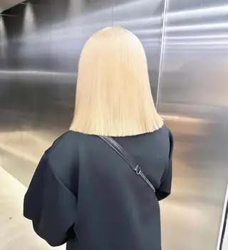 セミロング カラー ハイトーン/ 縮毛矯正のヘアスタイル