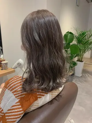 カラー MIA 菅原のヘアスタイル