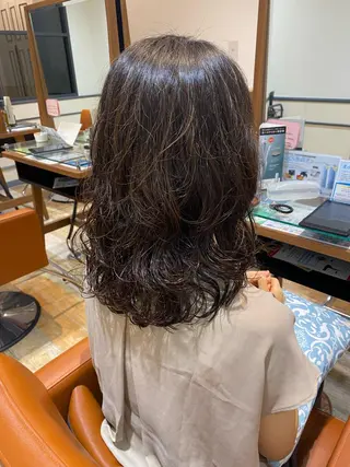 セミロング パーマ 宮内 真乃のヘアスタイル