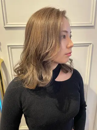 ミディアム カラー 安藤 佑衣のヘアスタイル