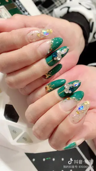 ネイル Cutil Nailsalon所属・Cutil. Nail🌈のネイルデザイン