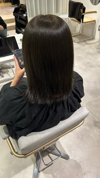 ミディアム Ann/ベージュ /ミルクティーのヘアスタイル